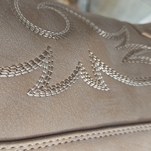 Bone Color Light Cream Colored Western Women's Boots NWT - Picture 5 of 16